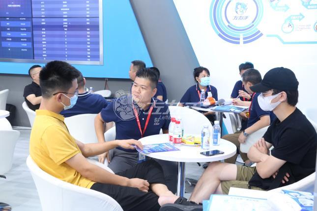 福建厦门左右手王兴锦 福建厦门左右手王兴锦