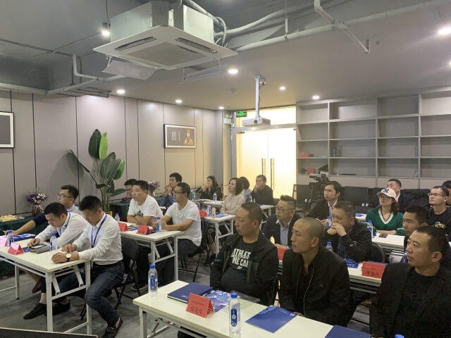 共囊盛举,为行业赋能 | 左右手2019年第二届加盟招商会圆满结束! 共囊盛举,为行业赋能 | 左右手2019年第二届加盟招商会圆满结束!