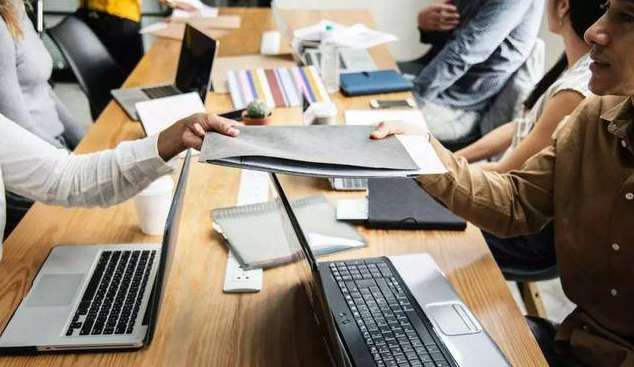 东莞家具厂停产,员工却对老板恋恋不舍,网友:这才是好老板 东莞家具厂停产,员工却对老板恋恋不舍,网友:这才是好老板